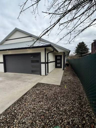 Main picture of 773 S 10th St