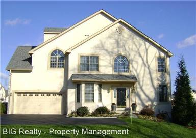 Main picture of 2400 Vincent Way
