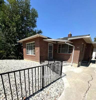 Main picture of 411 Colorado River Blvd