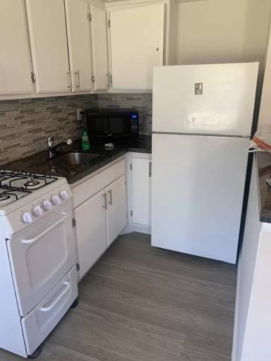 Main picture of 3212 SE 7th St