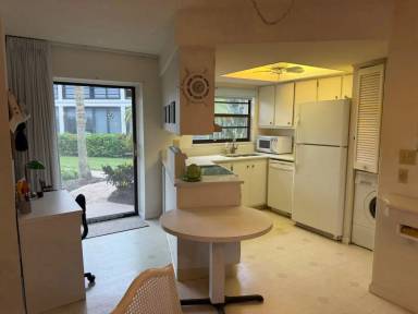 Main picture of 900 Huron Ct