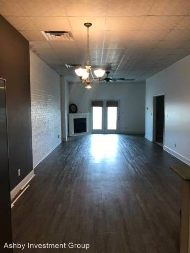 Main picture of 2305 W Franklin St