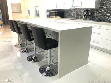 Main picture of 10902 NW 83rd St