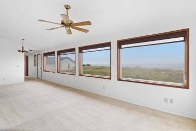 Main picture of 1989 W Beach Rd