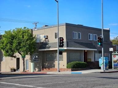 Main picture of 2100 W Magnolia Blvd