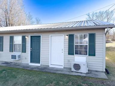 Main picture of 222 Chapman Rd