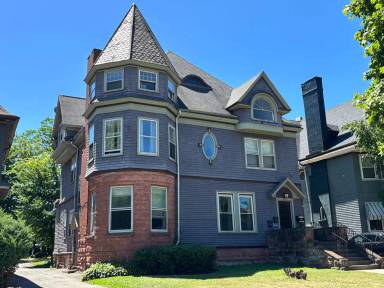 Main picture of 573 W Ferry St