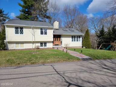 Main picture of 6 Lake Dr