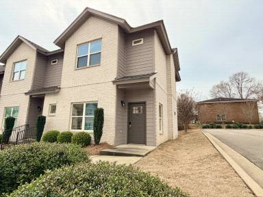 Main picture of 808 N Gay St