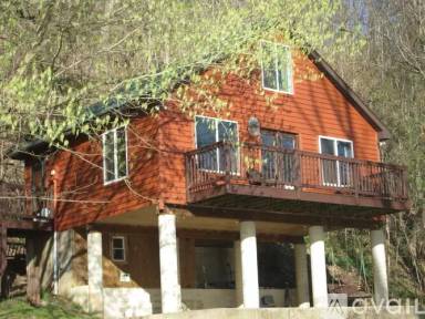 Main picture of 285 Warfield Rd