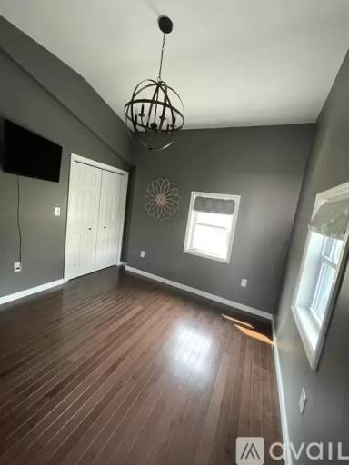 Main picture of 240 Pershing Ave