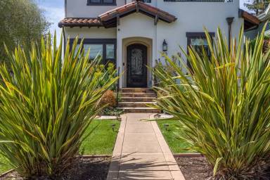 Main picture of 52 Hillview Ave