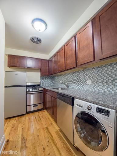 Main picture of 555 W Arlington Apartments