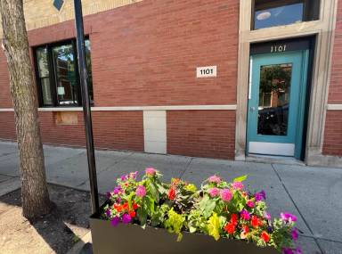 Main picture of 1101 W Granville Ave