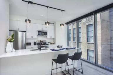 Main picture of 299 N Michigan Ave