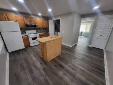Main picture of 2447 Harriet Ave