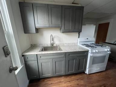 Main picture of 2195 Purchase St