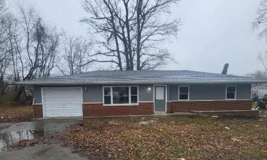 Main picture of 905 N Vincennes Ave
