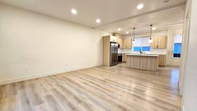 Main picture of 3311 NE 42nd Pl
