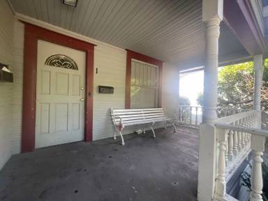 Main picture of 728 W 3rd St
