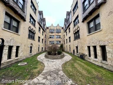 Main picture of 5653 N Spaulding Ave
