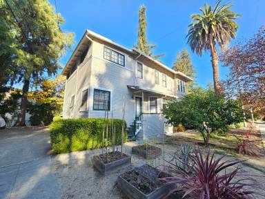 Main picture of 392 View St