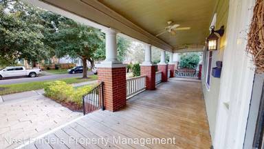 Main picture of 2060 College St