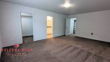 Main picture of 100 Oak St