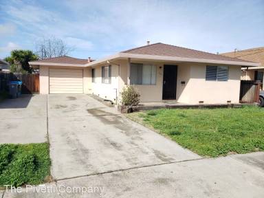 Main picture of 960 Suiter St