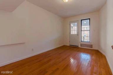 Main picture of 2442 W 3rd St
