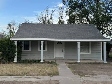 Main picture of 805 W Quay Ave