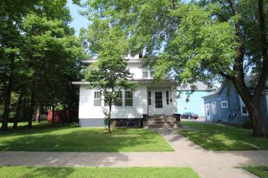 Main picture of 407 8th Ave S