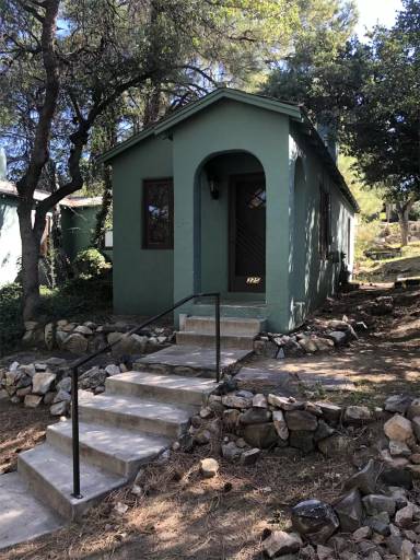 Main picture of 325 Pioneer Dr