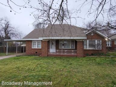 Main picture of 221 E 6th St