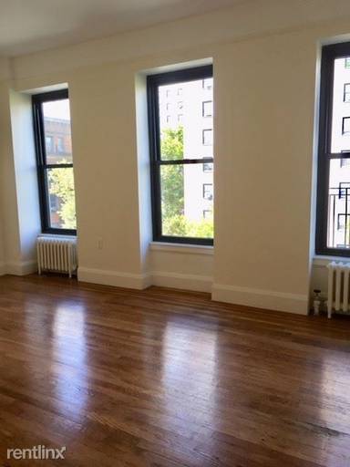 Main picture of 78 Manhattan Ave