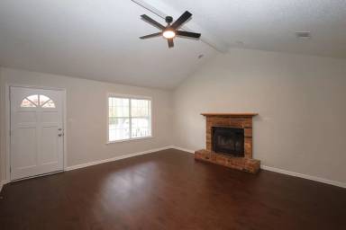 Main picture of 4007 Foxridge Ln
