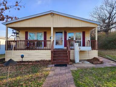 Main picture of 5200 Lake Shore Ln
