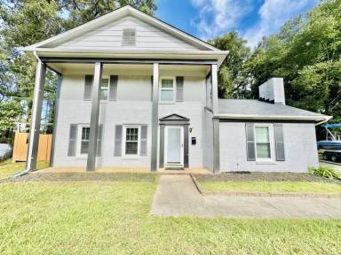 Main picture of 6623 Farmway Pl