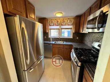 Main picture of 2028 Colden Ave