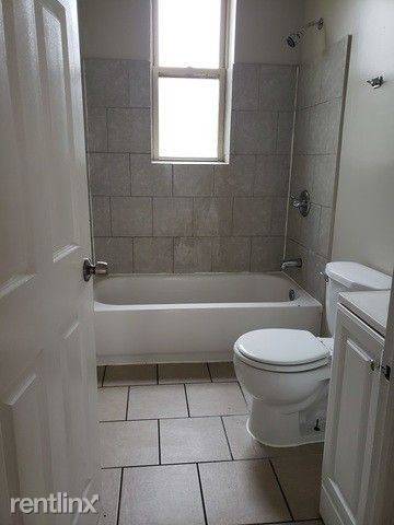 Main picture of 1655 W 61st St