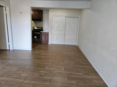 Main picture of 740 Broadway St