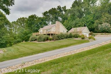 Main picture of 240 Frog Level Rd
