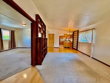Main picture of 225 N Institute St
