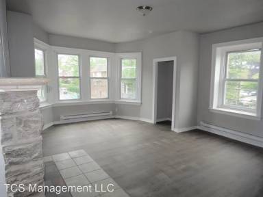 Main picture of 5045 Pulaski Ave