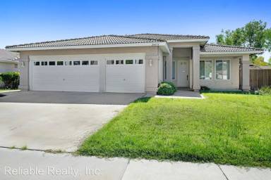 Main picture of 24479 Avenida Arconte