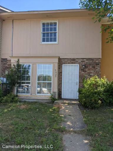 Main picture of 5931 Singleton St