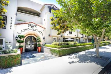 Main picture of 10620 Whipple St