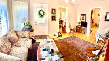 Main picture of 229 E Van Buren St