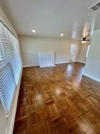 Main picture of 300 Magnolia Ave