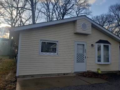 Main picture of 692 Woodside Ave